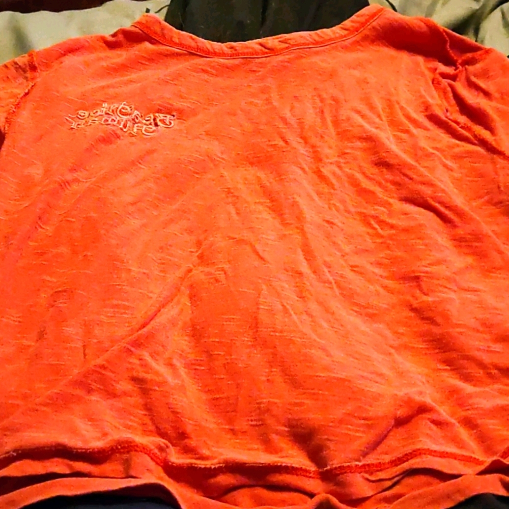 A red be nice human crop top